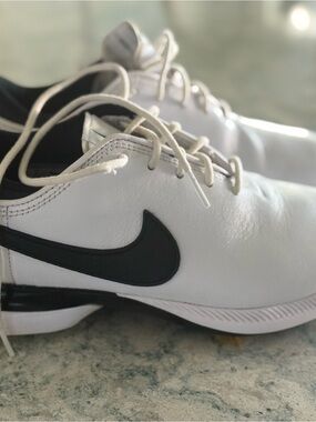 Nike White youth golf shoes